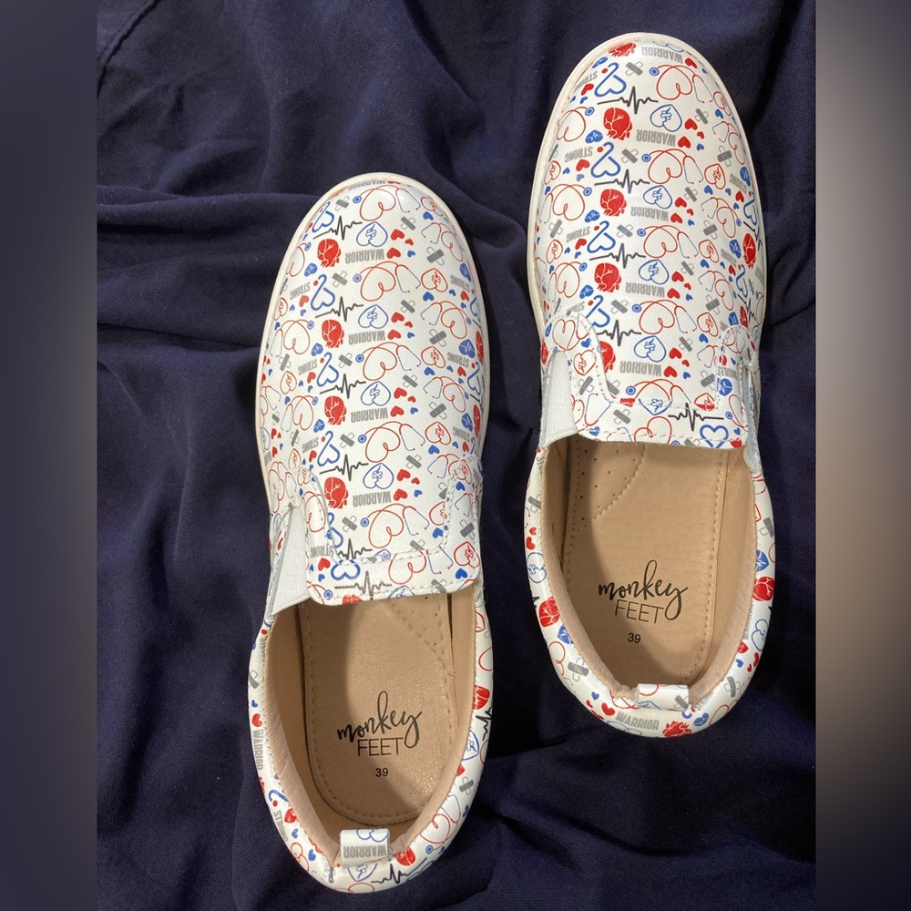 NWT Mommy Monkey Feet - Heart Warrior - Slip Ons - size 39 ❤️💙 - Picture 3 of 7